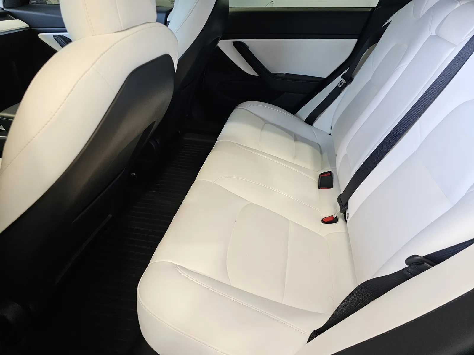 Tesla Model 3 photo 12