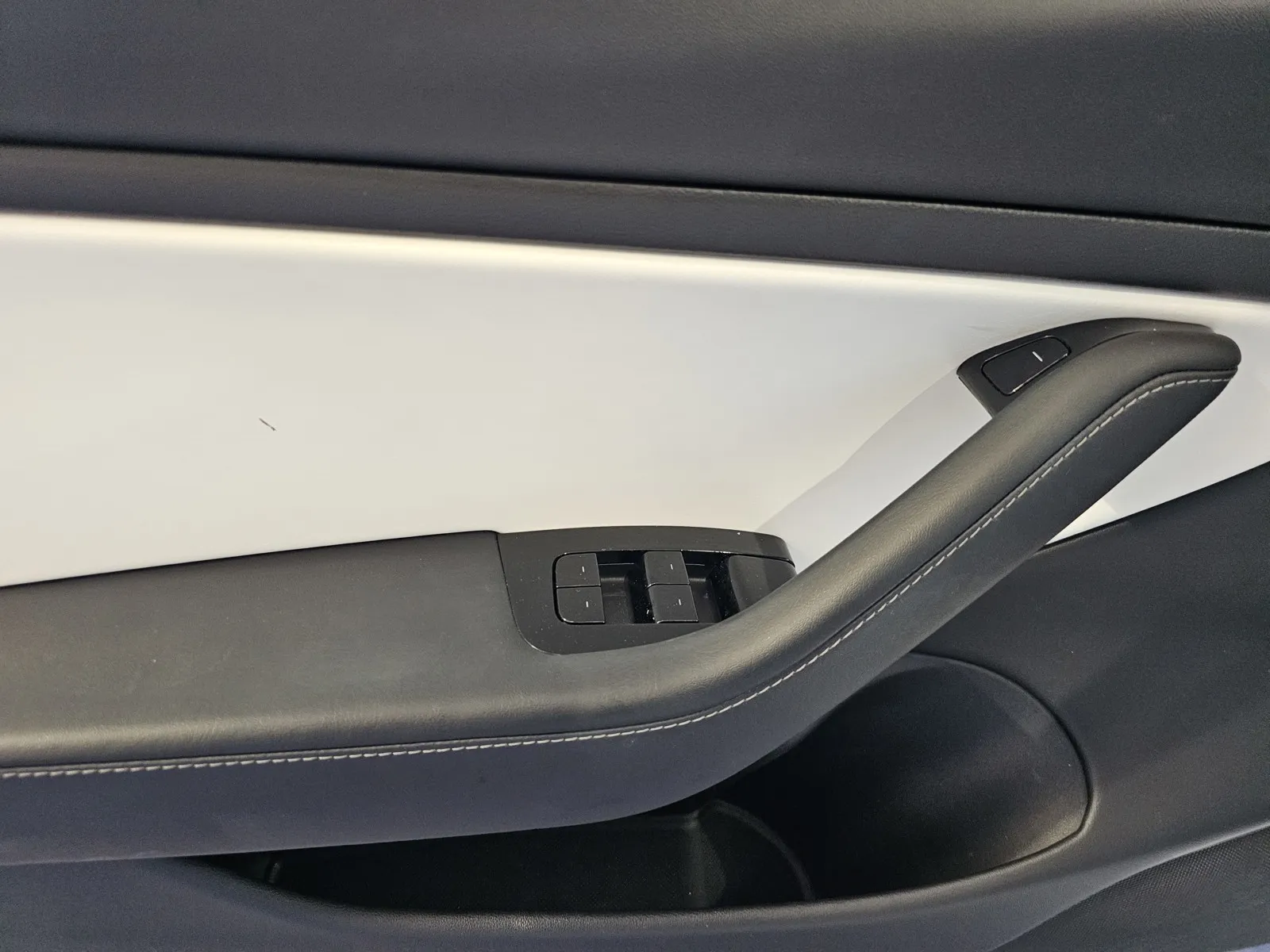 Tesla Model 3 photo 13