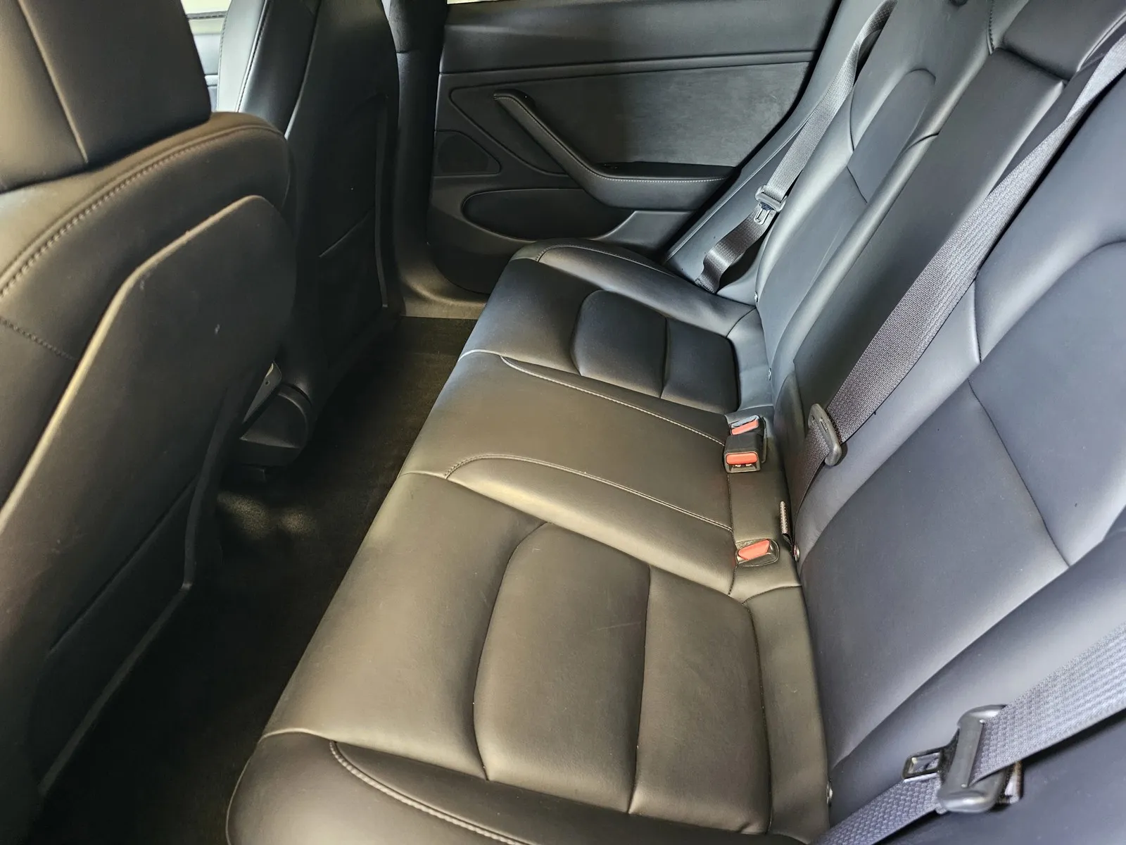 Tesla Model 3 photo 12