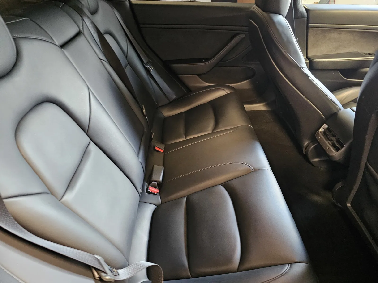Tesla Model 3 photo 9