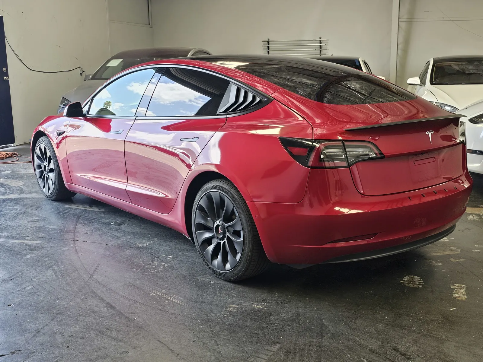 Tesla Model 3 photo 2