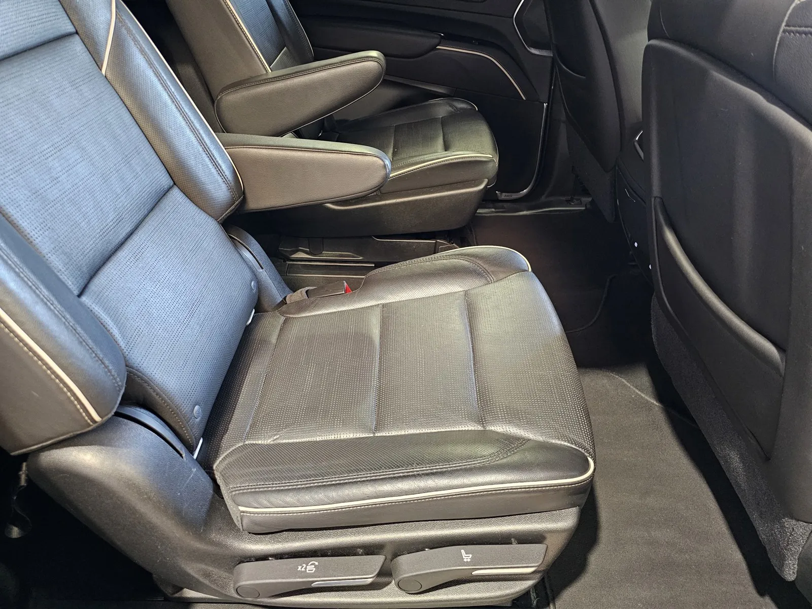Cadillac Escalade ESV photo 10
