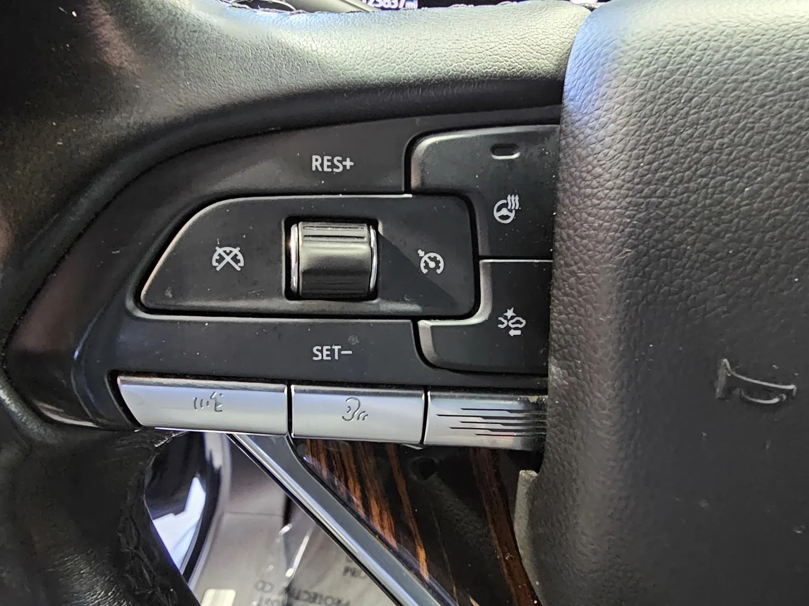 Cadillac Escalade ESV photo 17