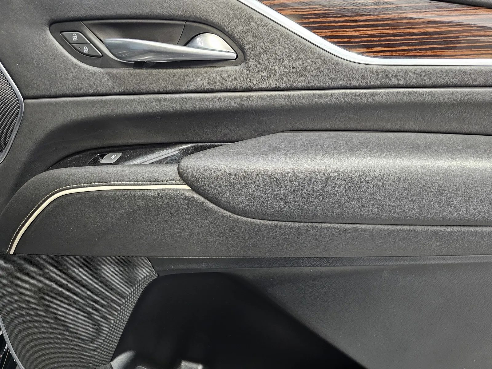Cadillac Escalade ESV photo 9