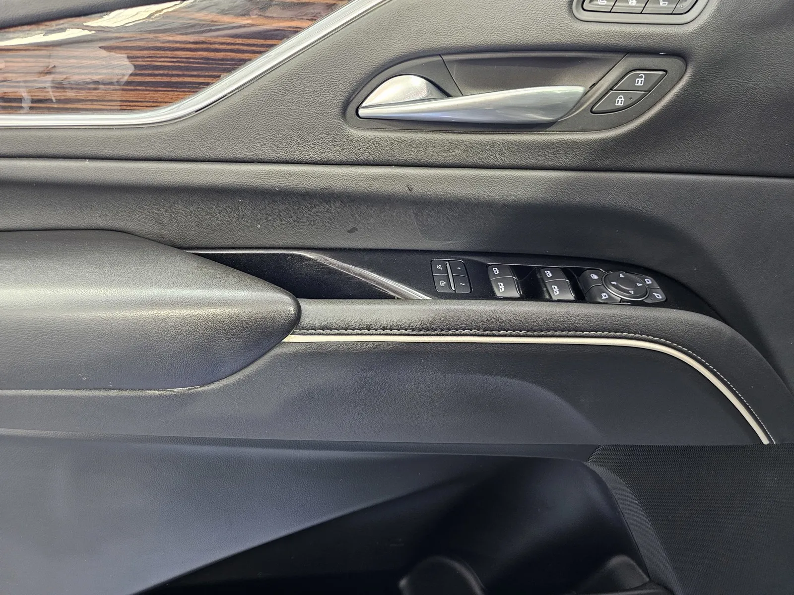 Cadillac Escalade ESV photo 15