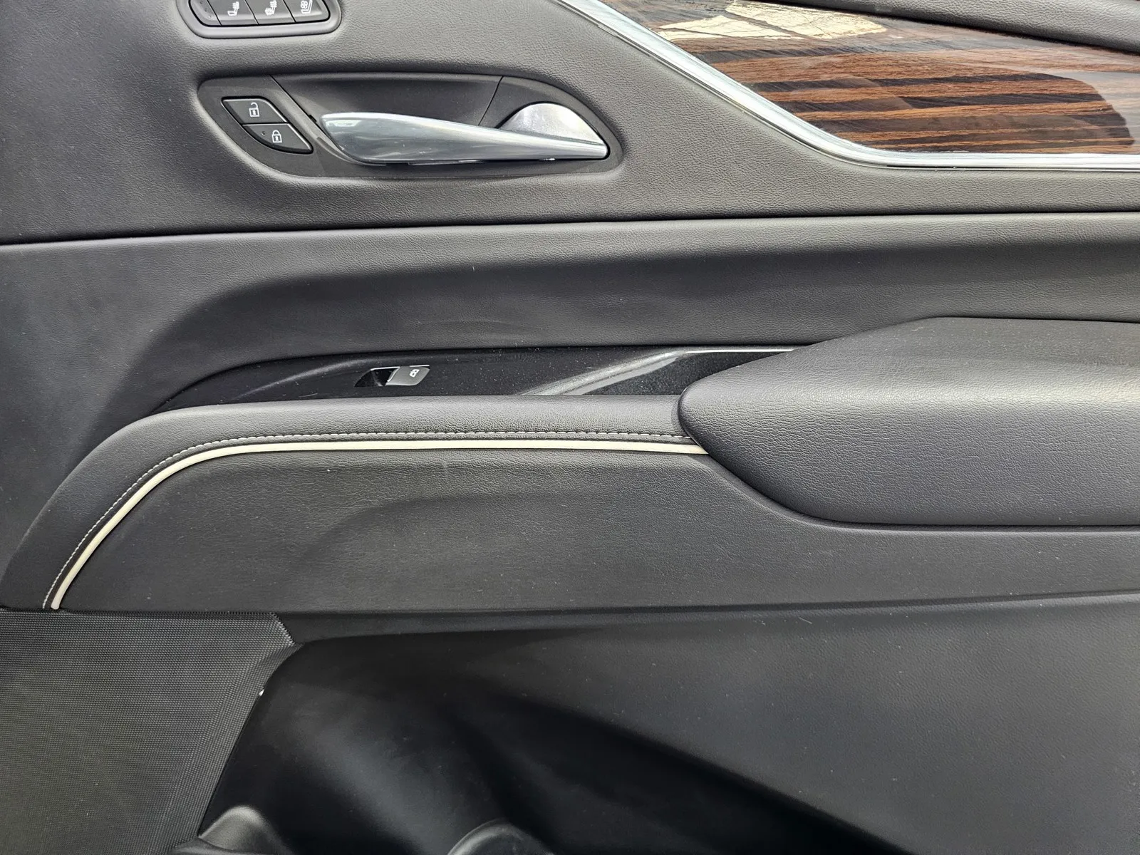 Cadillac Escalade ESV photo 6