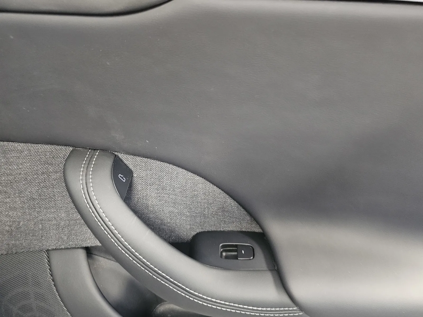 Tesla Model S photo 8