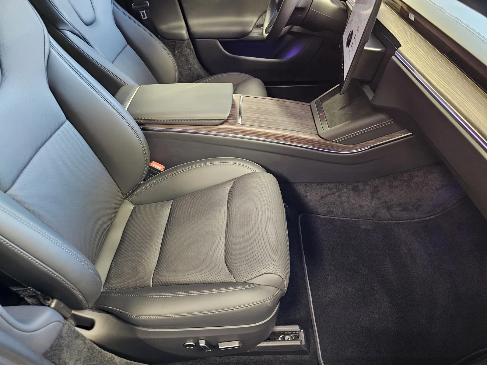 Tesla Model S photo 7