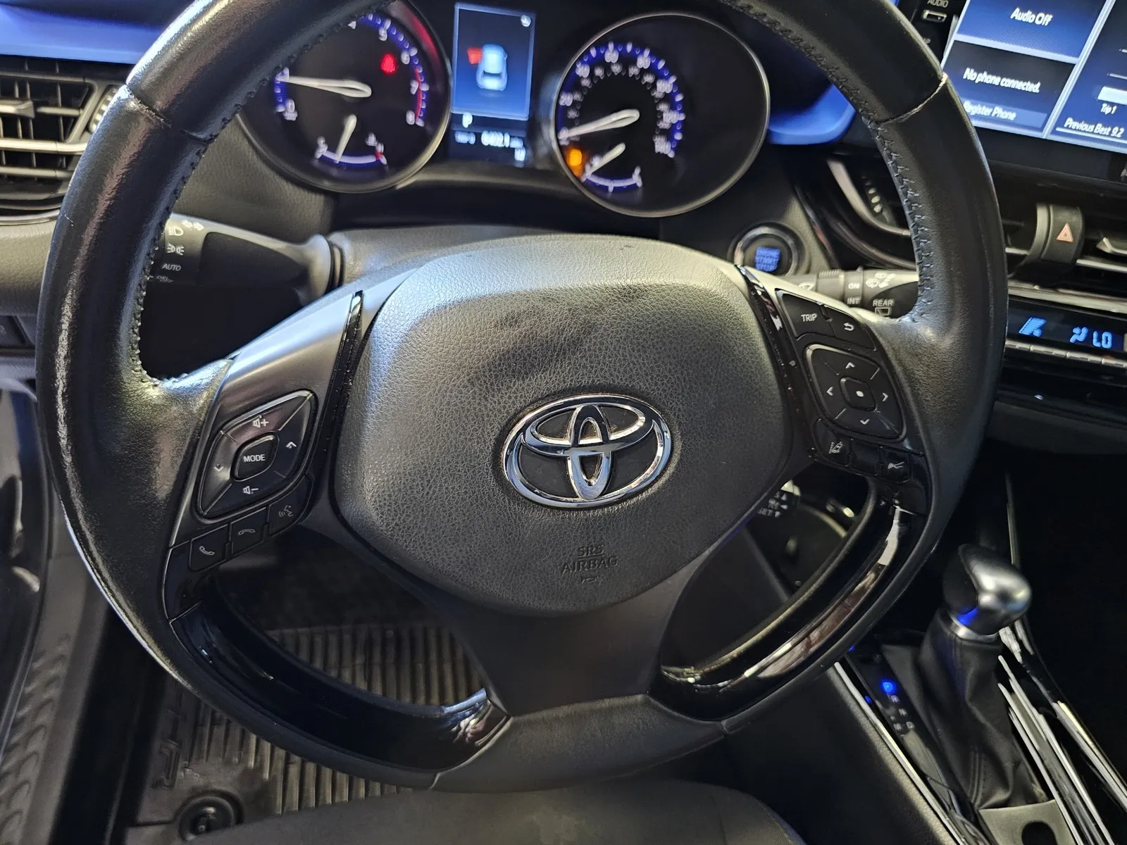 Toyota C-HR photo 16