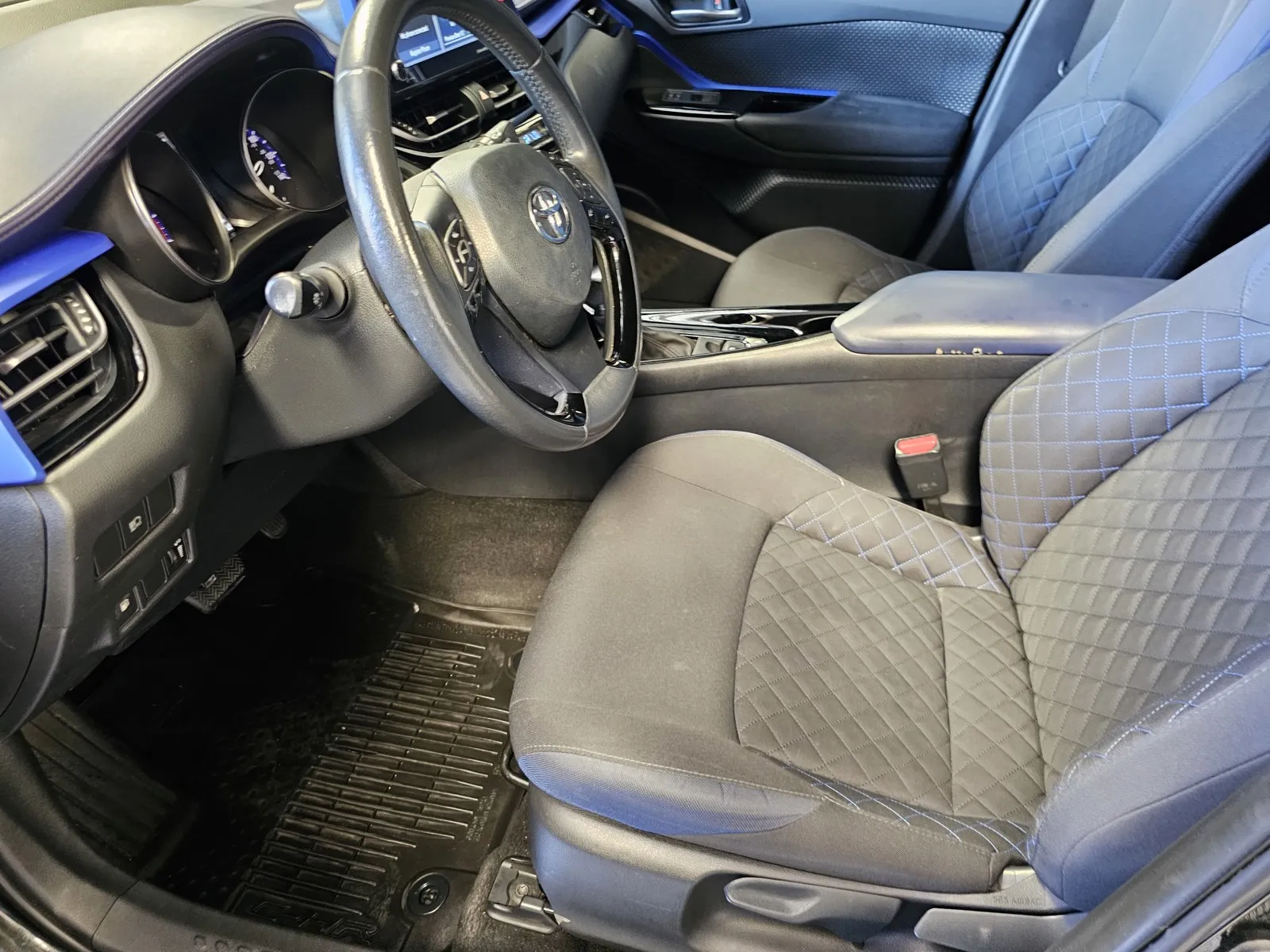 Toyota C-HR photo 15