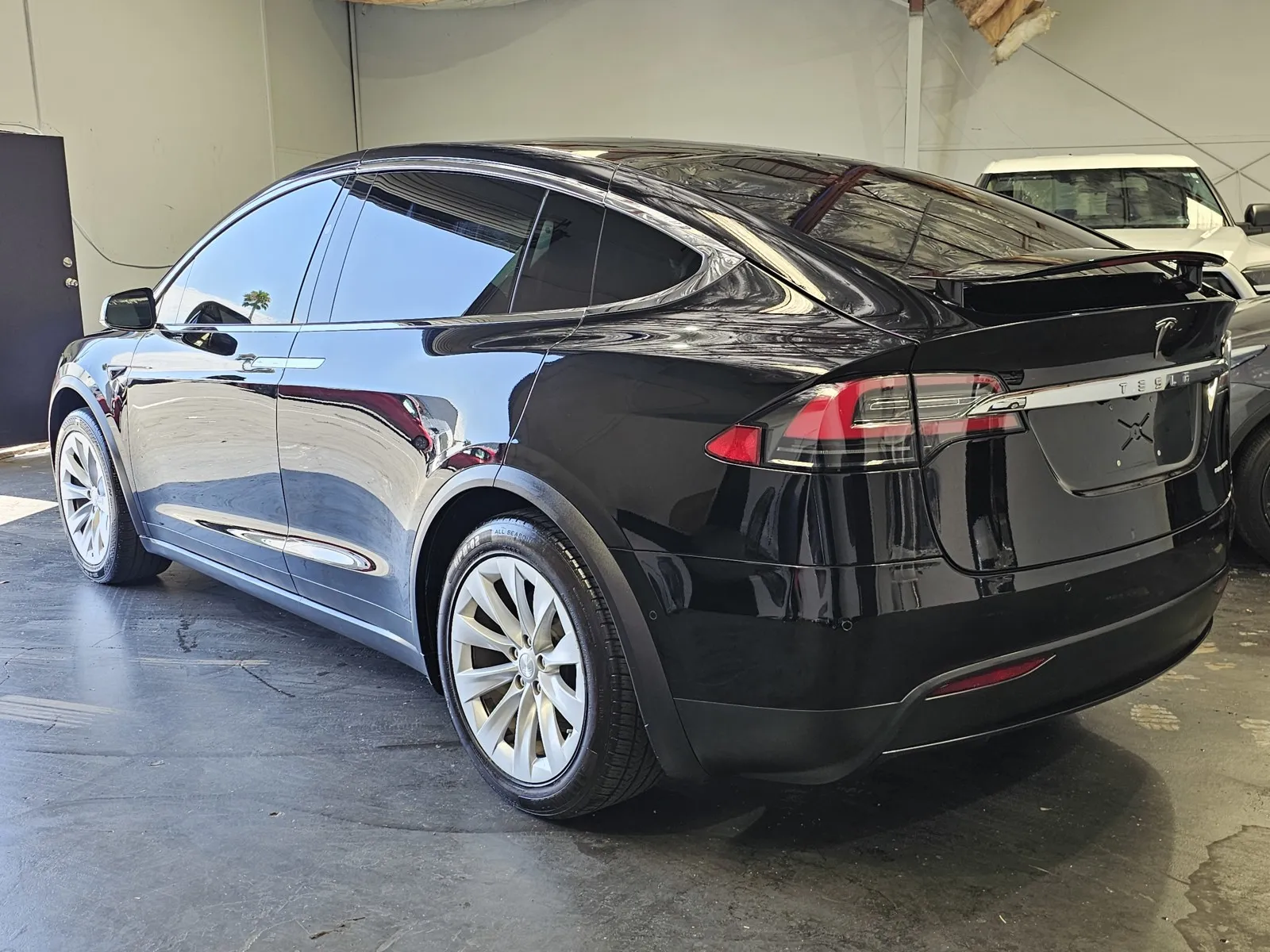 Tesla Model X photo 2