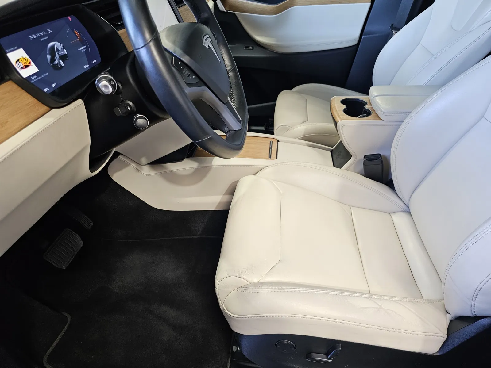 Tesla Model X photo 12