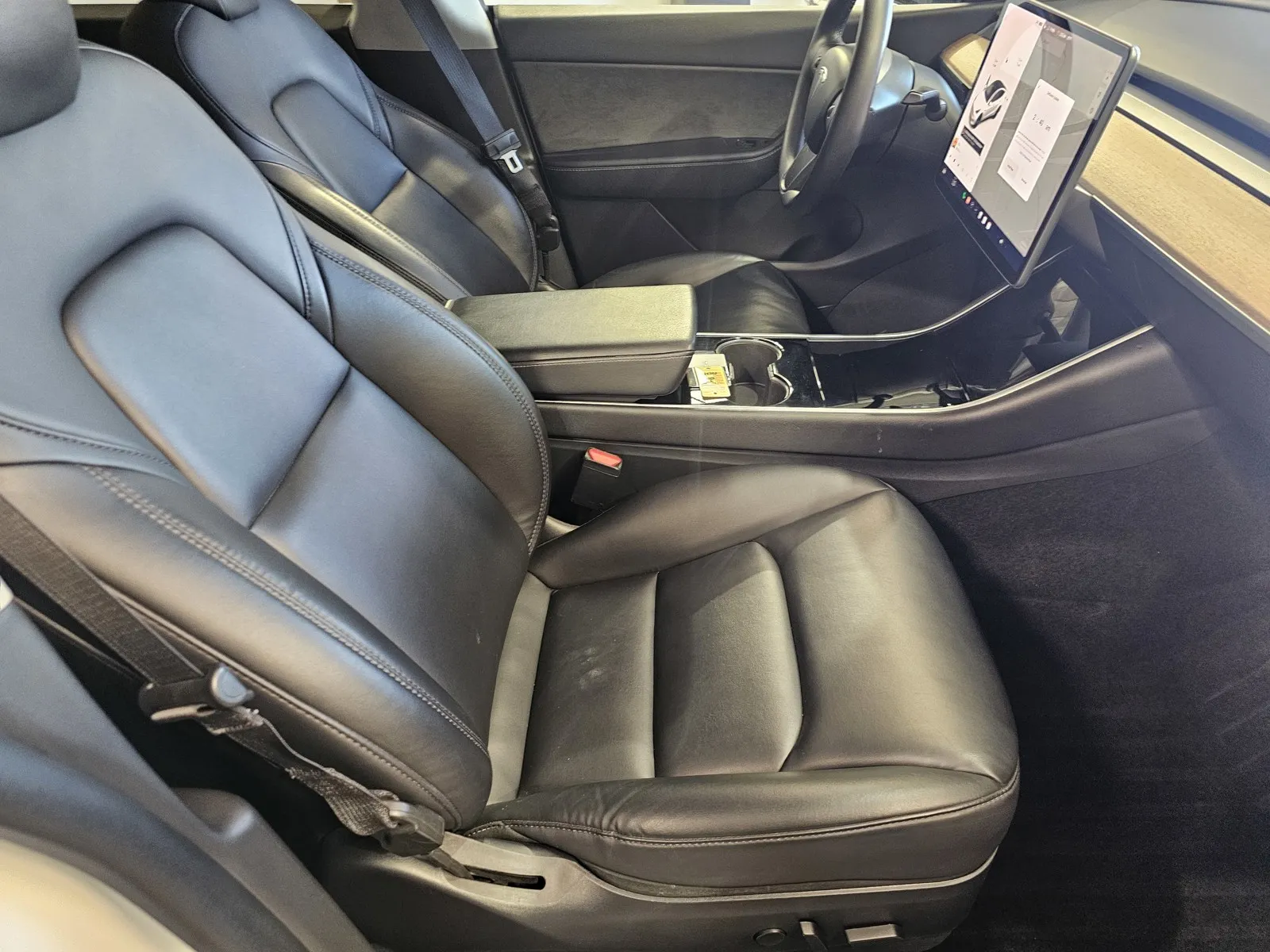 Tesla Model Y photo 7
