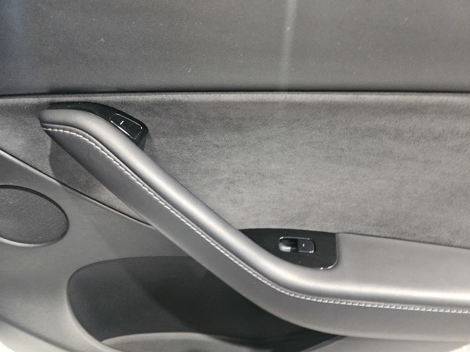 Tesla Model Y photo 8