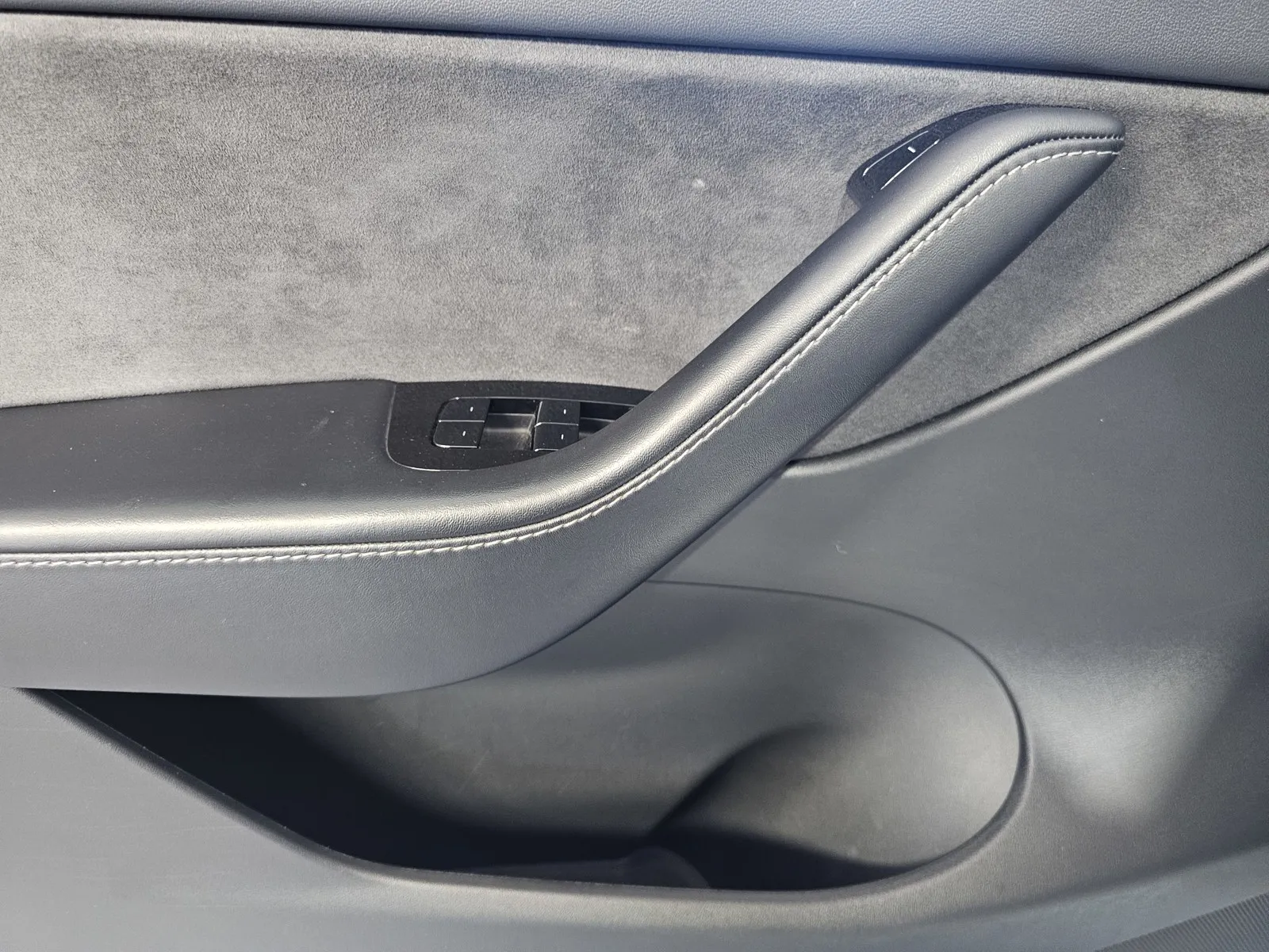Tesla Model Y photo 13