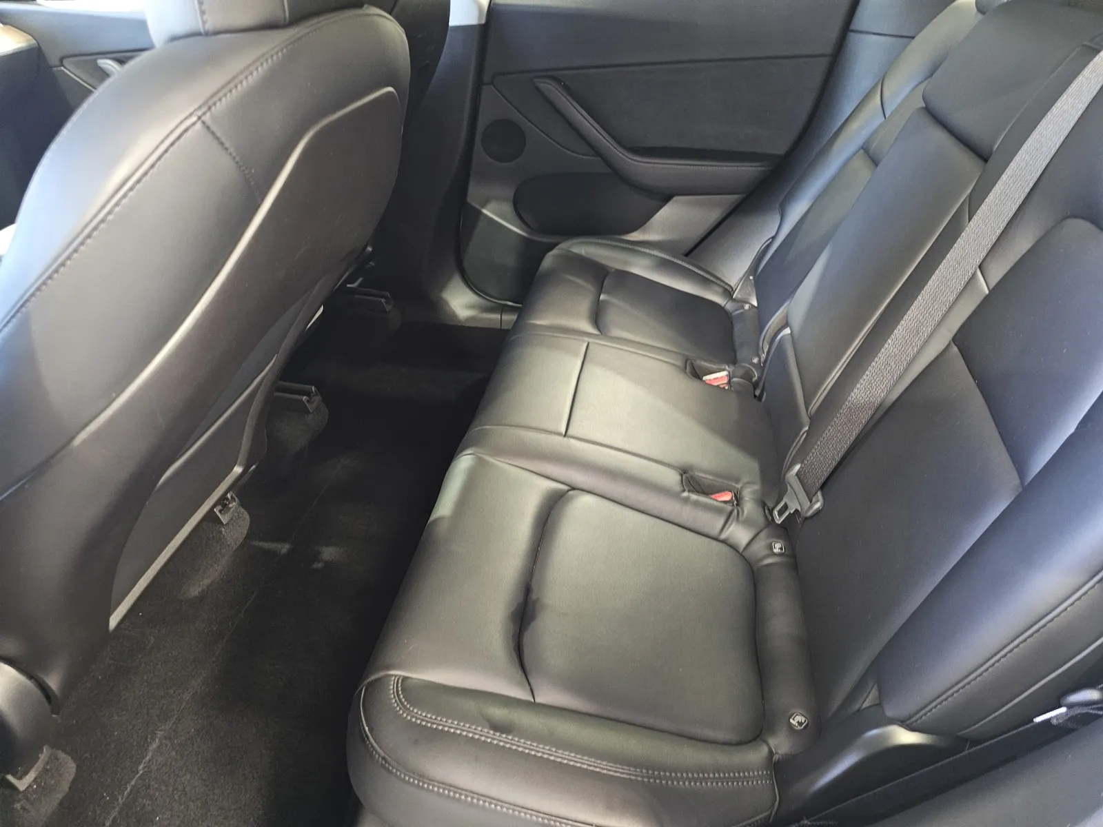 Tesla Model Y photo 12