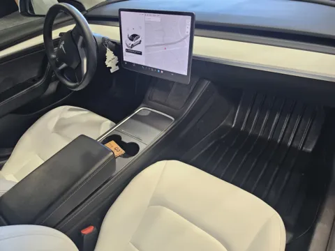 More photos of 2021 Tesla Model 3 Standard Range Plus at Premium Autos - Norco, CA