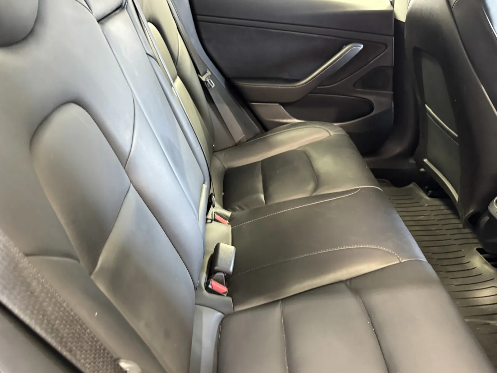 Tesla Model 3 photo 8