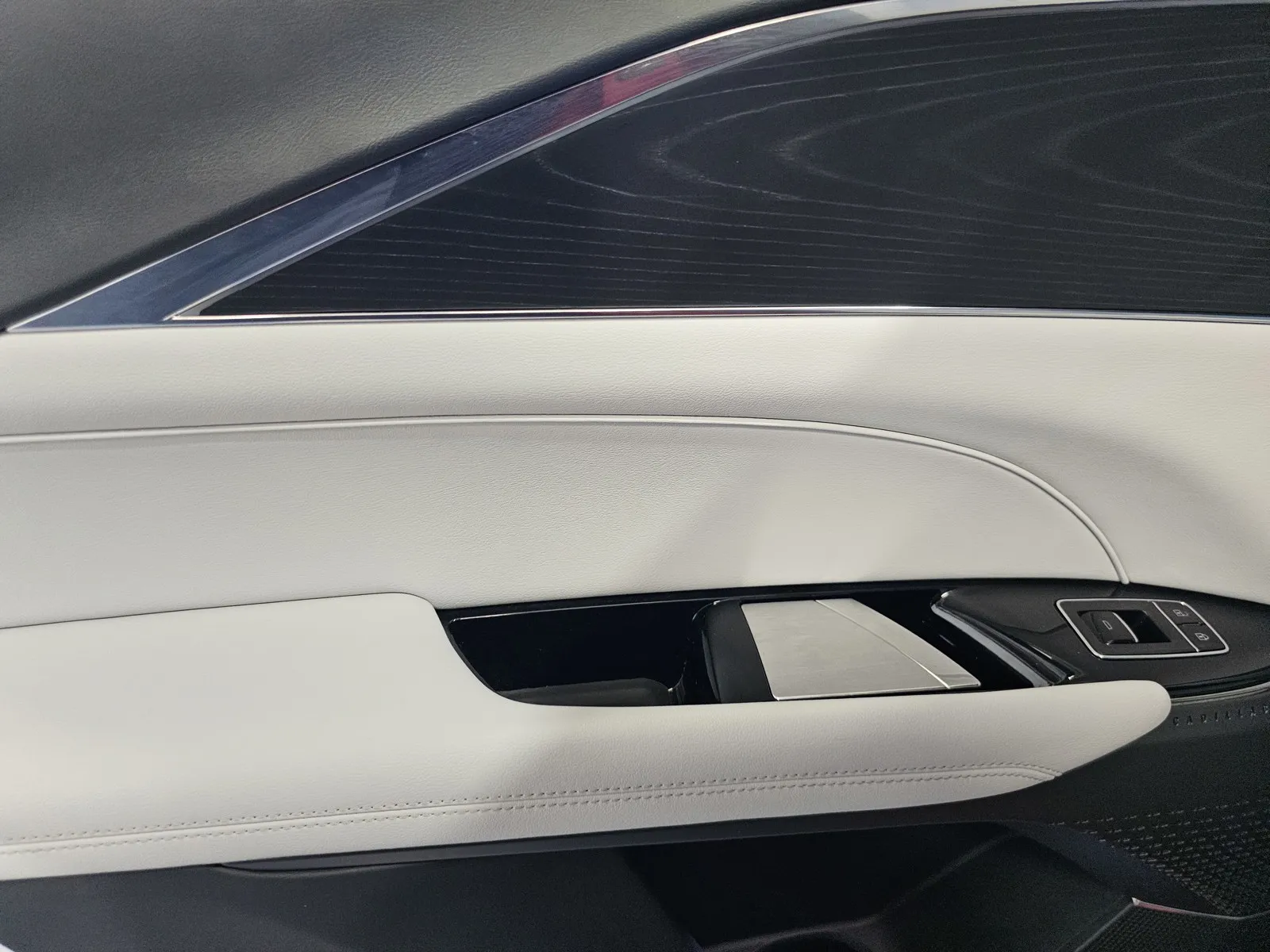 Cadillac Lyriq photo 11