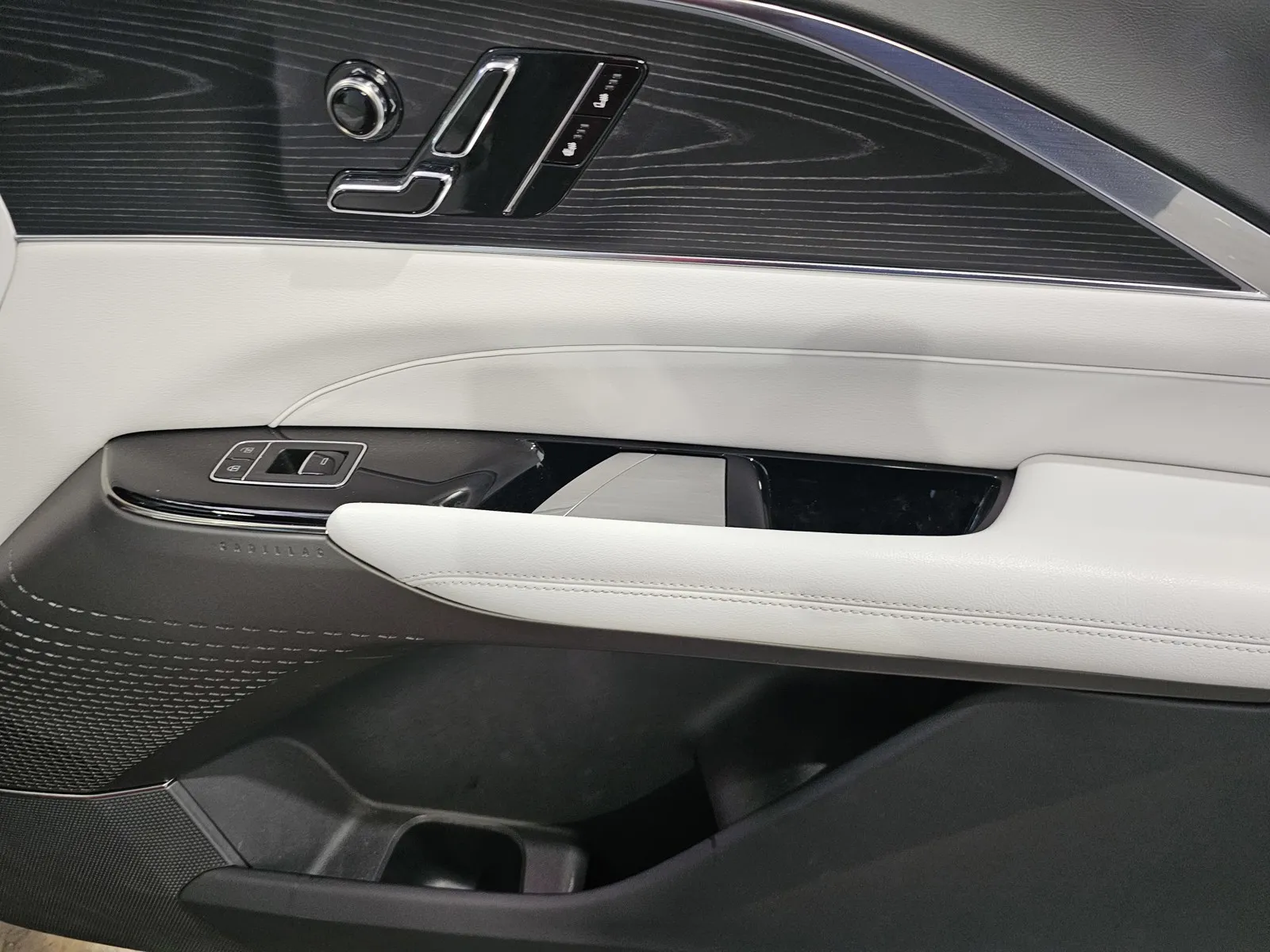 Cadillac Lyriq photo 6