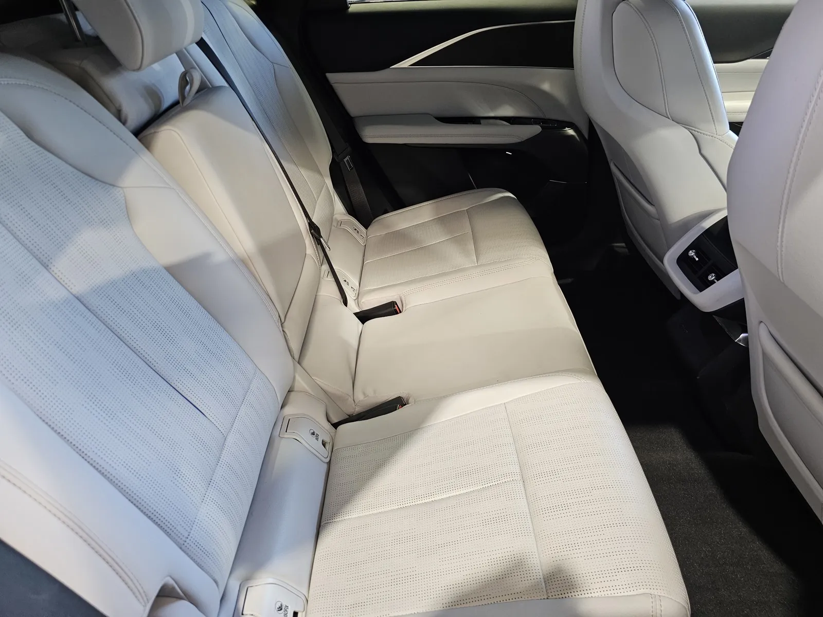 Cadillac Lyriq photo 9