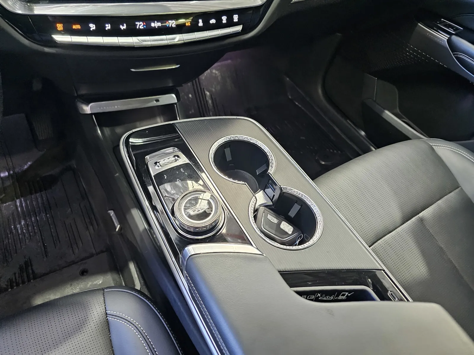 Cadillac Lyriq photo 17