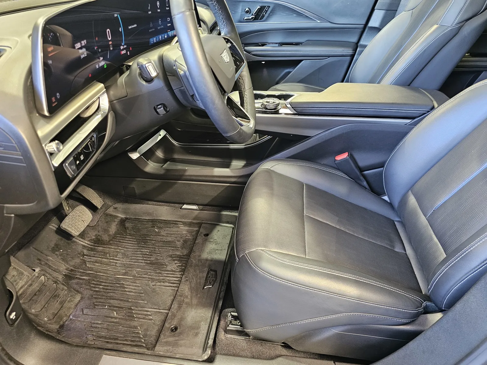 Cadillac Lyriq photo 14
