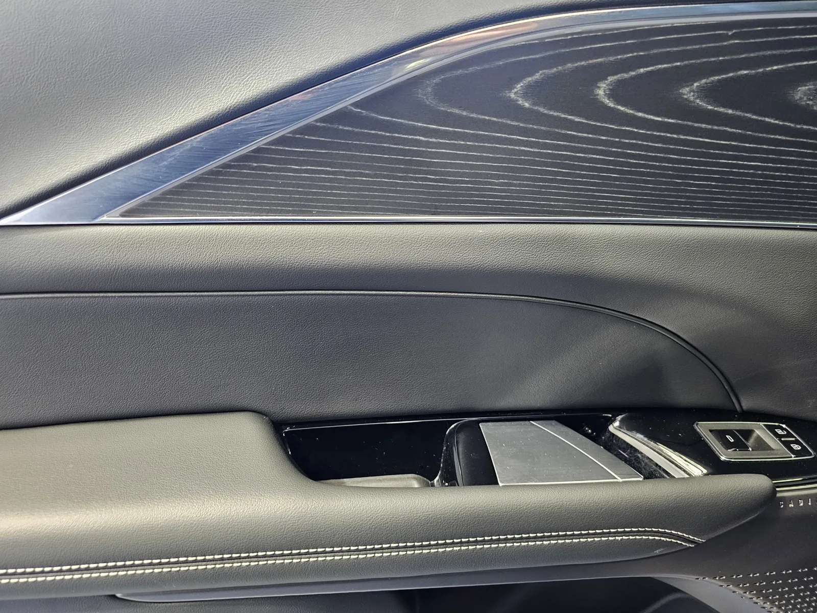 Cadillac Lyriq photo 11