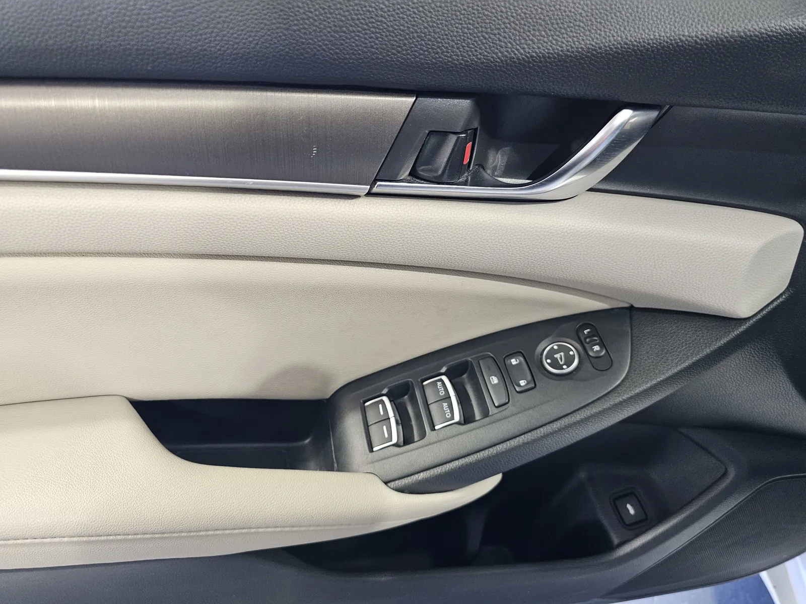 Honda Accord photo 13