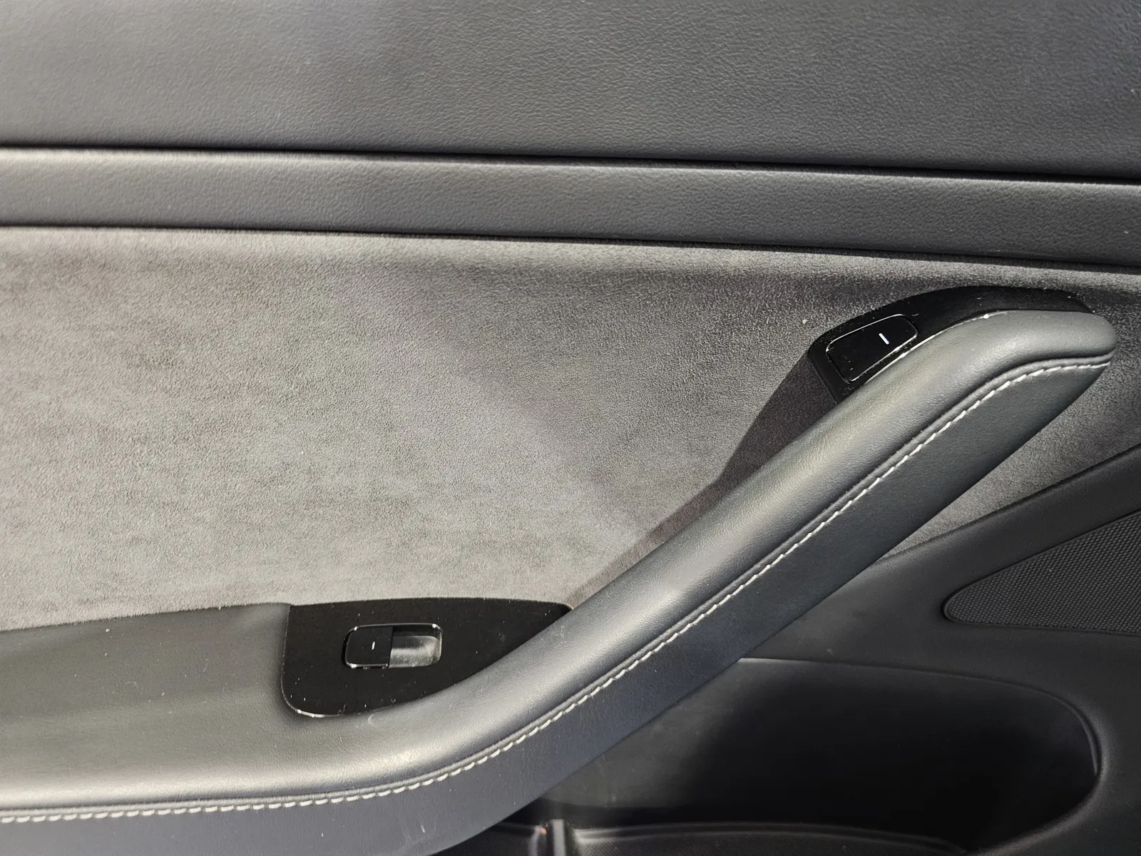 Tesla Model 3 photo 11