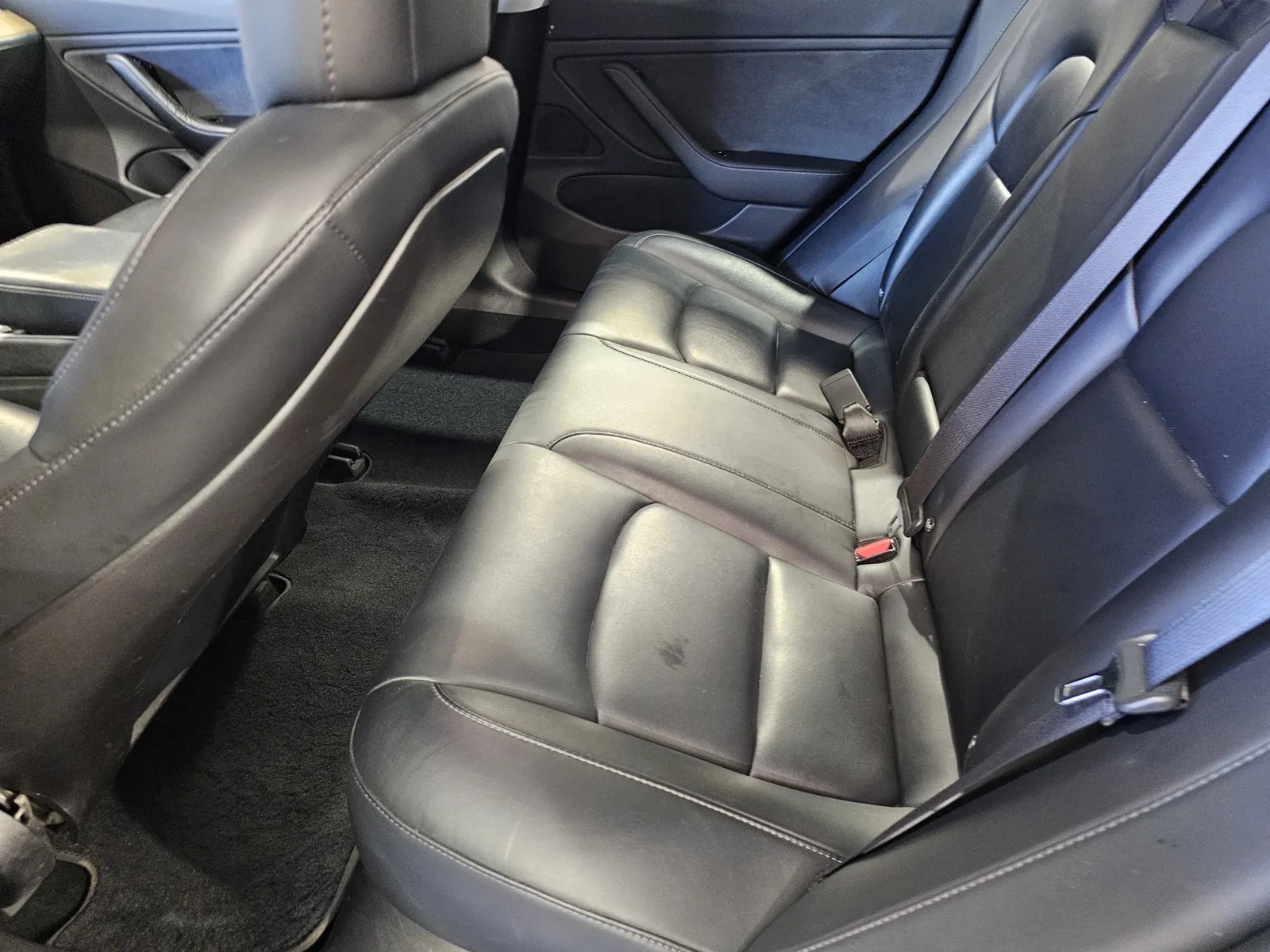 Tesla Model 3 photo 12