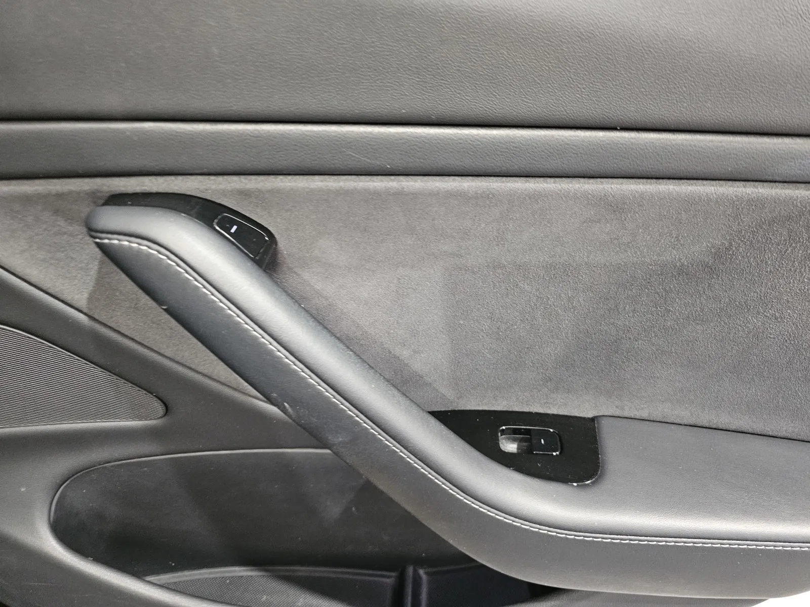 Tesla Model 3 photo 8
