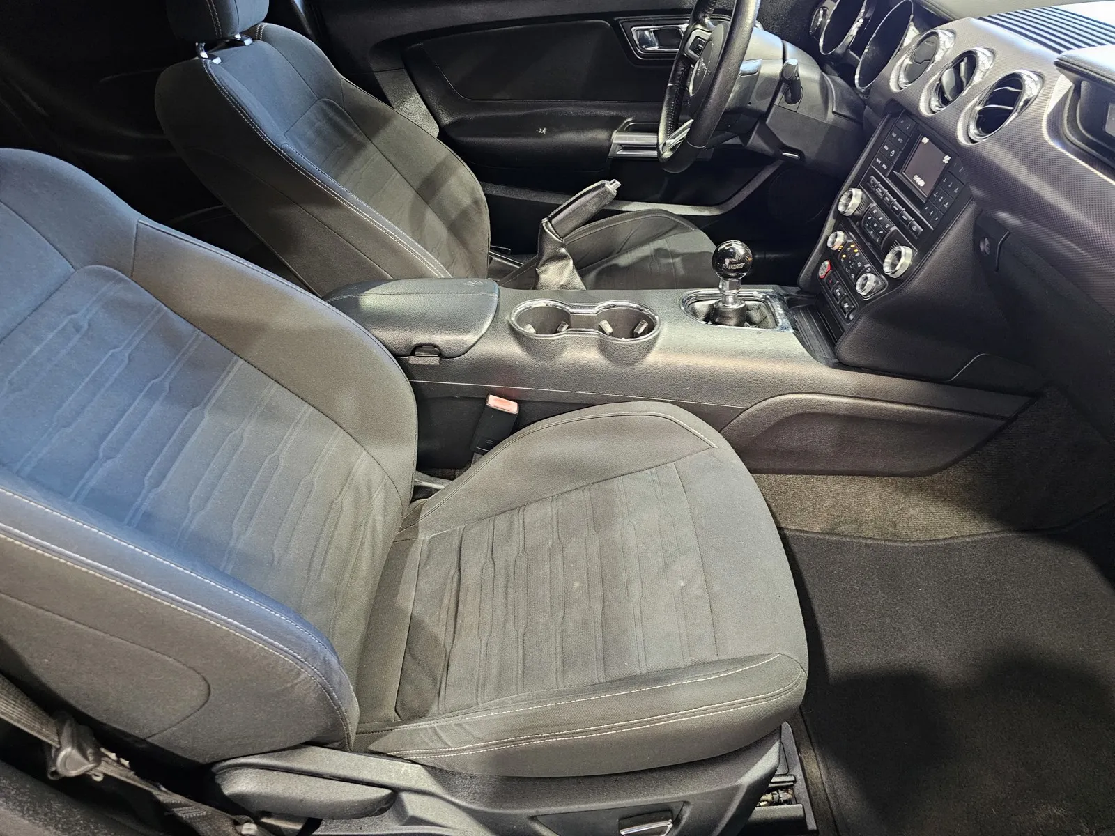 Ford Mustang photo 7