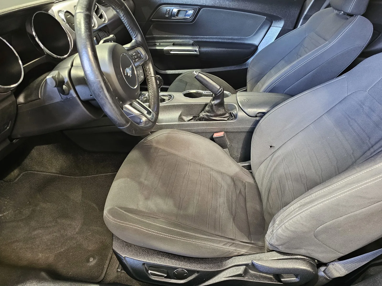 Ford Mustang photo 10