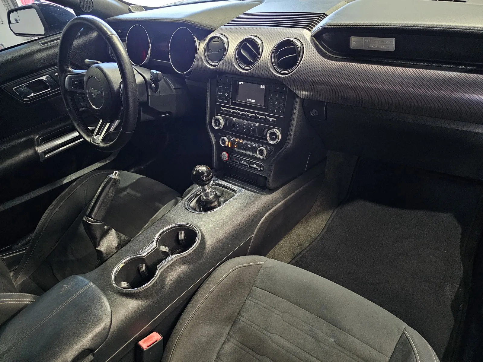 Ford Mustang photo 5