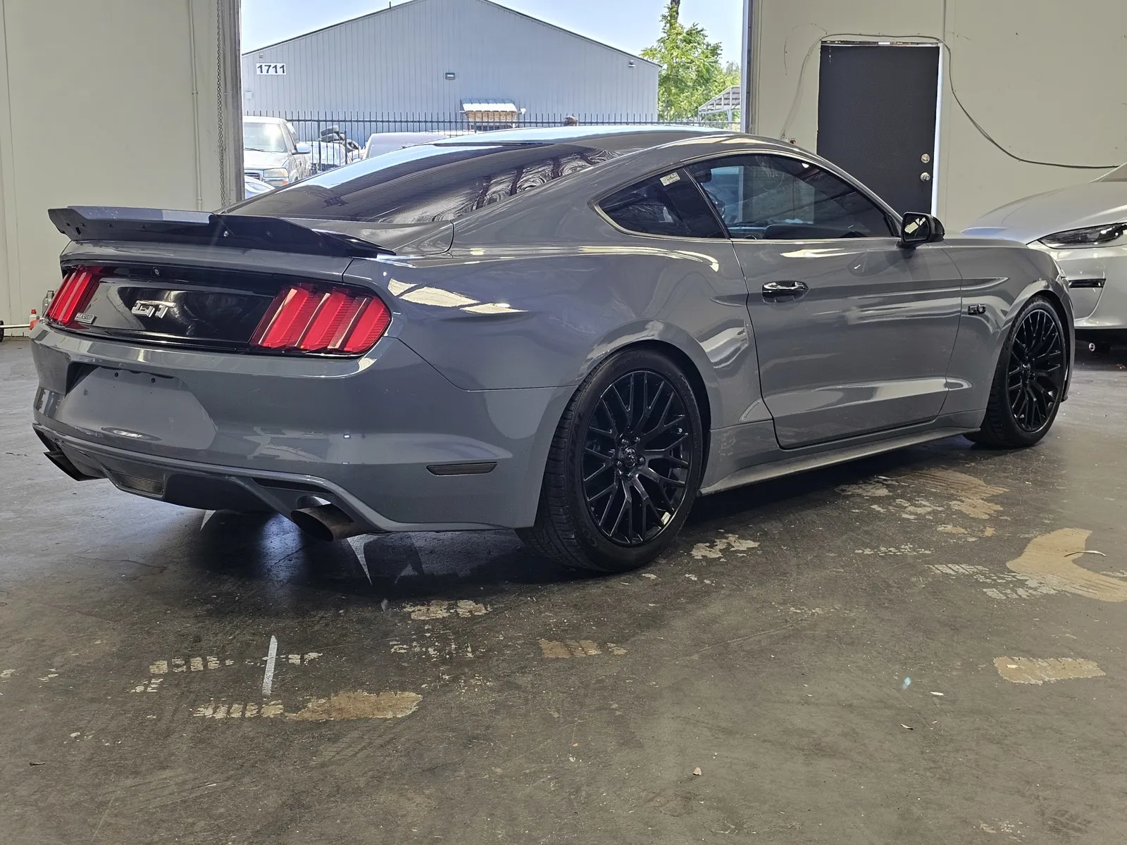 Ford Mustang photo 4
