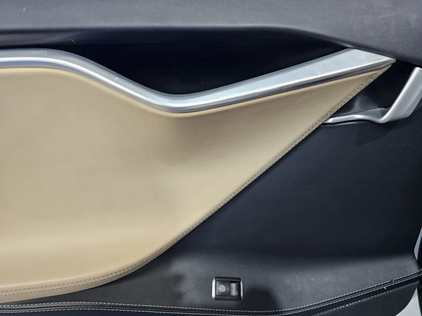 Tesla Model S photo 11