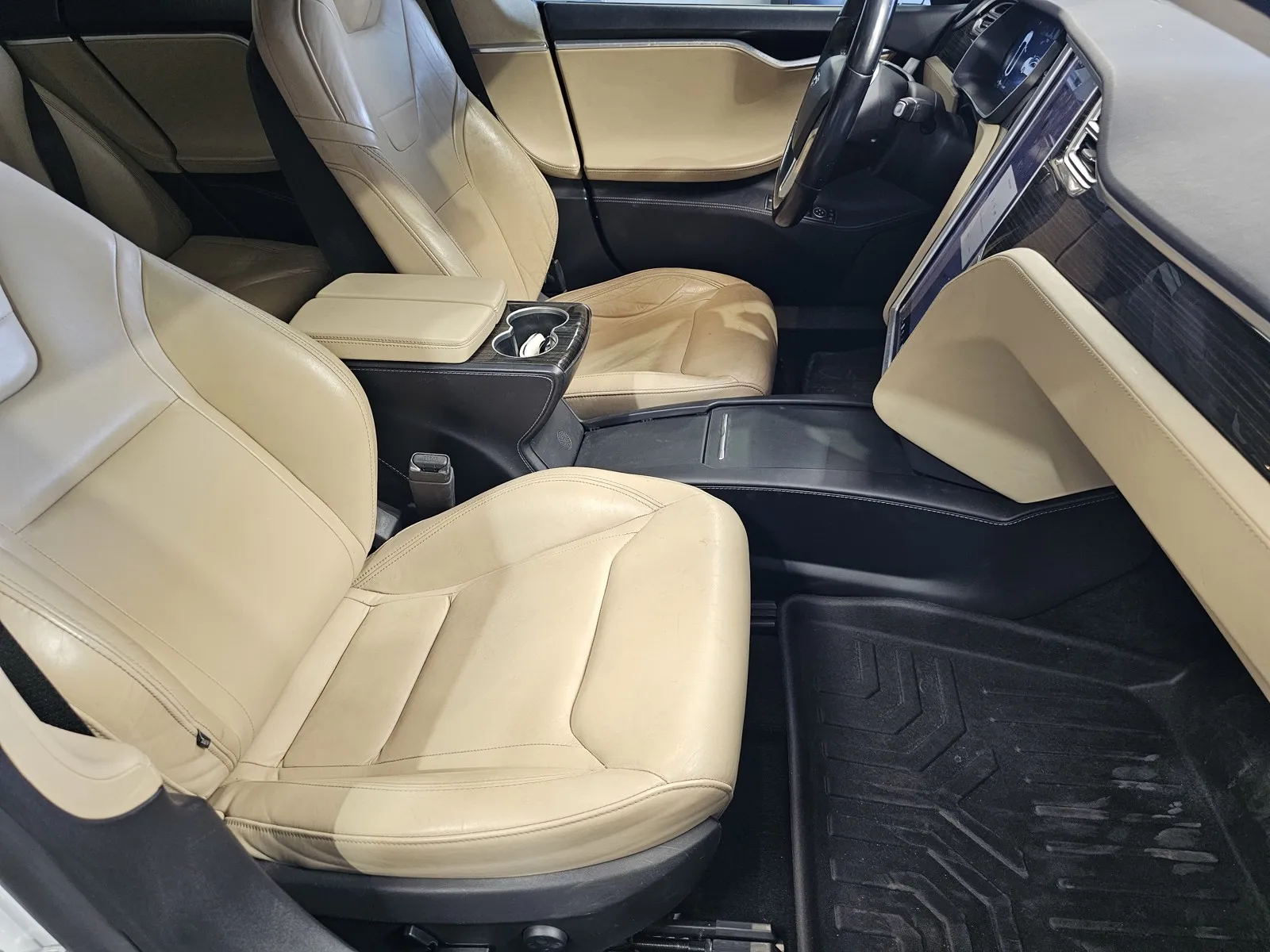 Tesla Model S photo 7