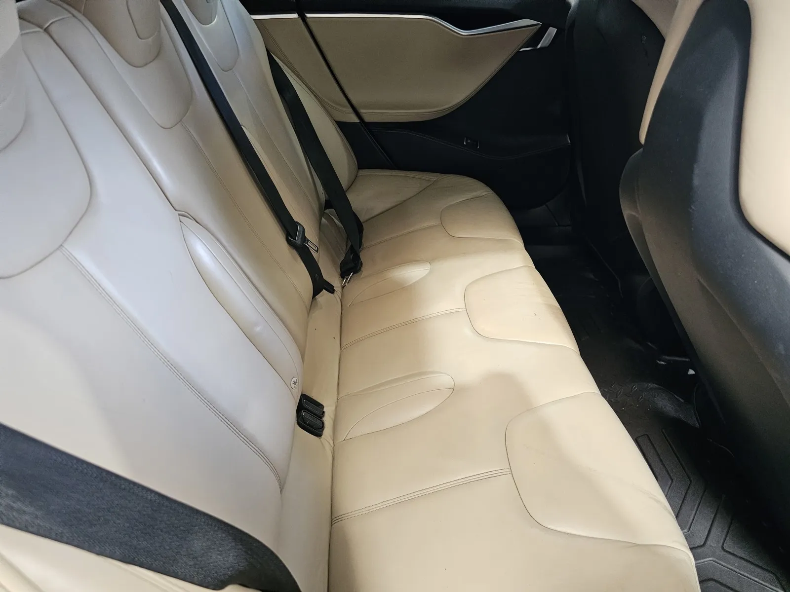 Tesla Model S photo 9