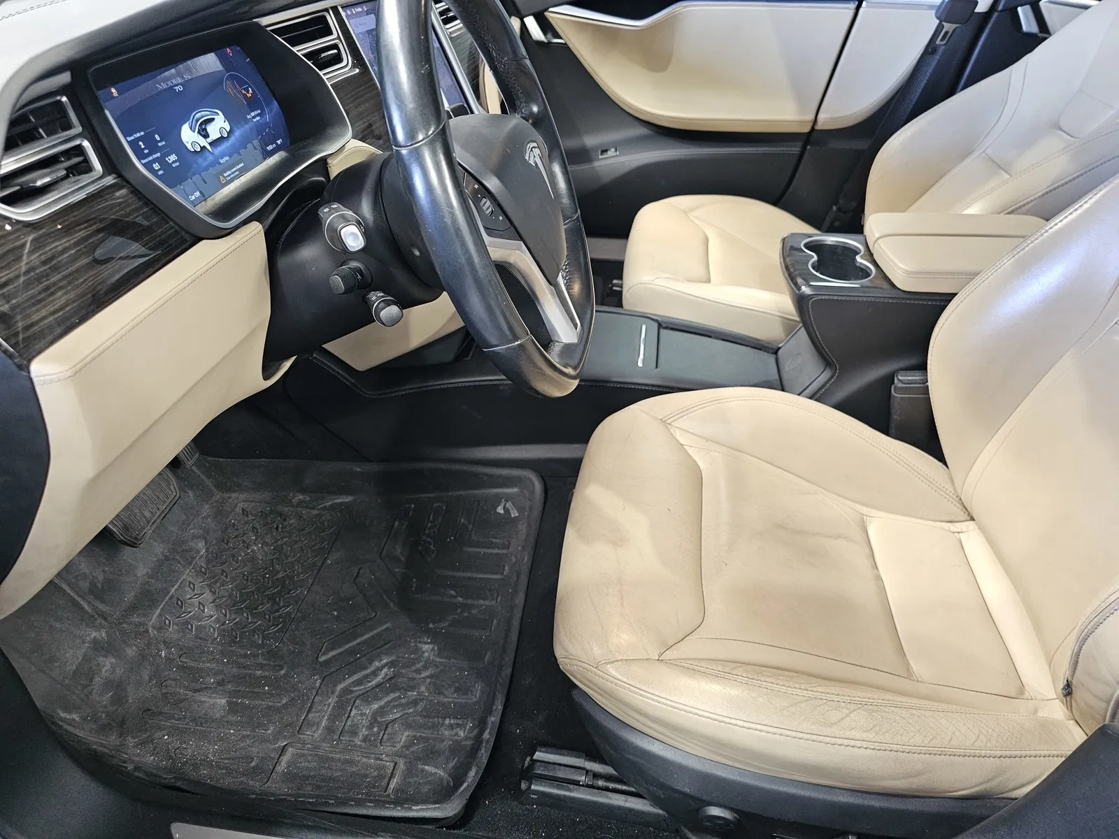 Tesla Model S photo 14