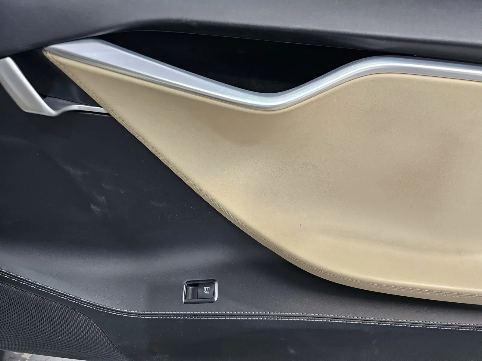Tesla Model S photo 6