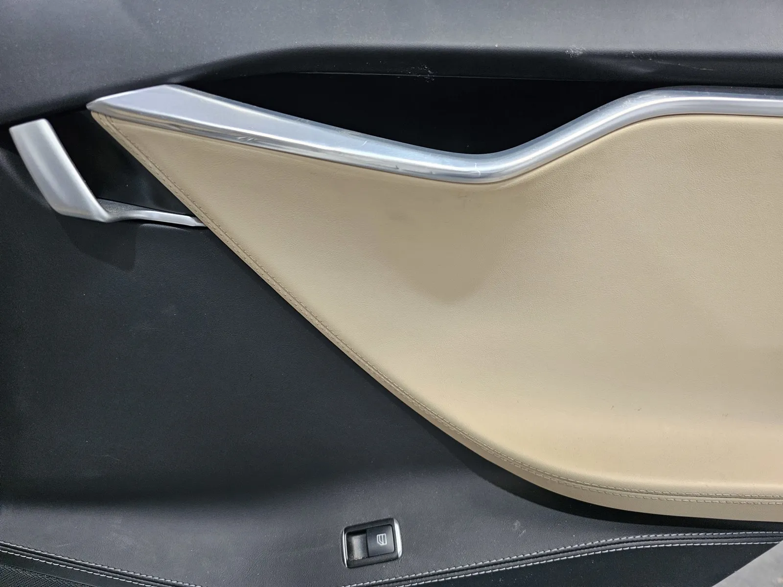 Tesla Model S photo 8
