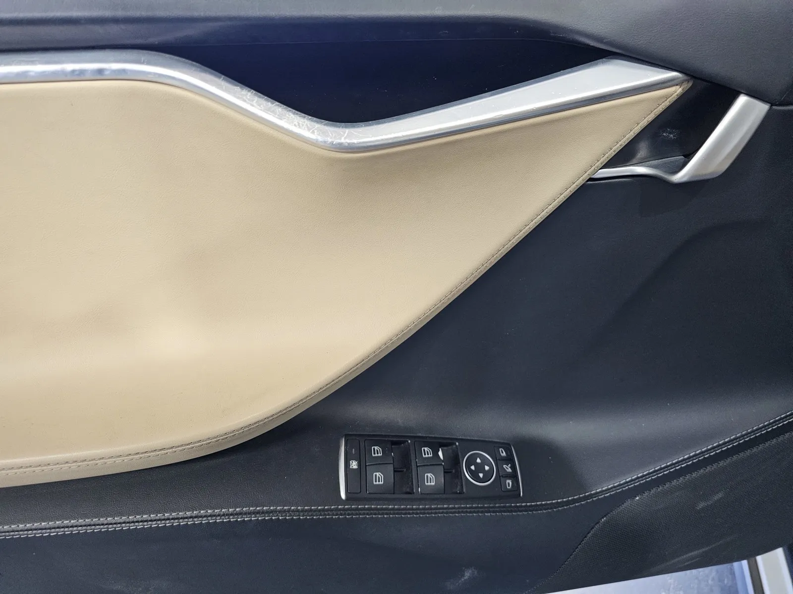 Tesla Model S photo 13