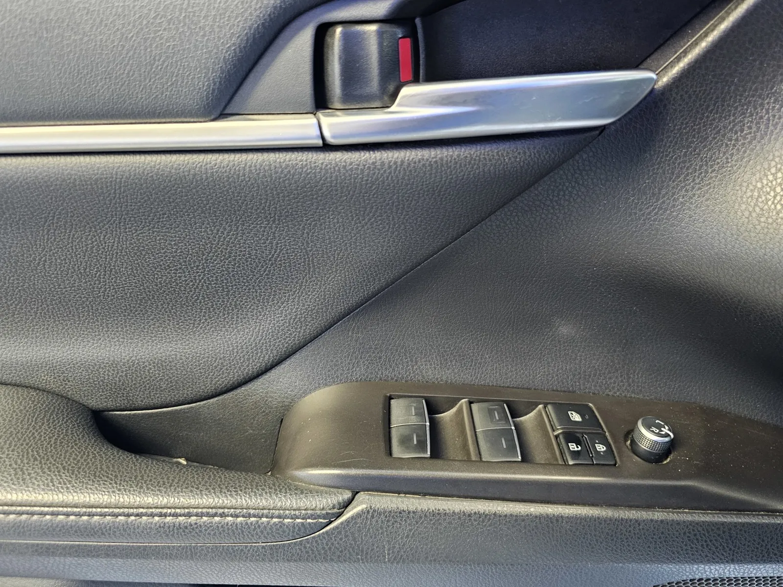 Toyota Camry photo 13