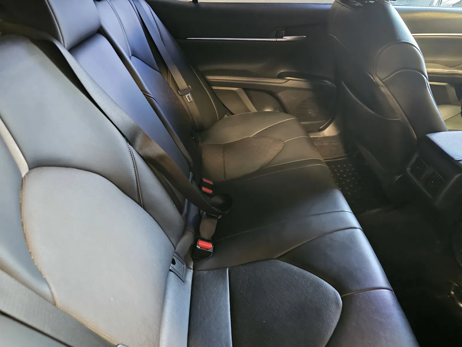 Toyota Camry photo 9