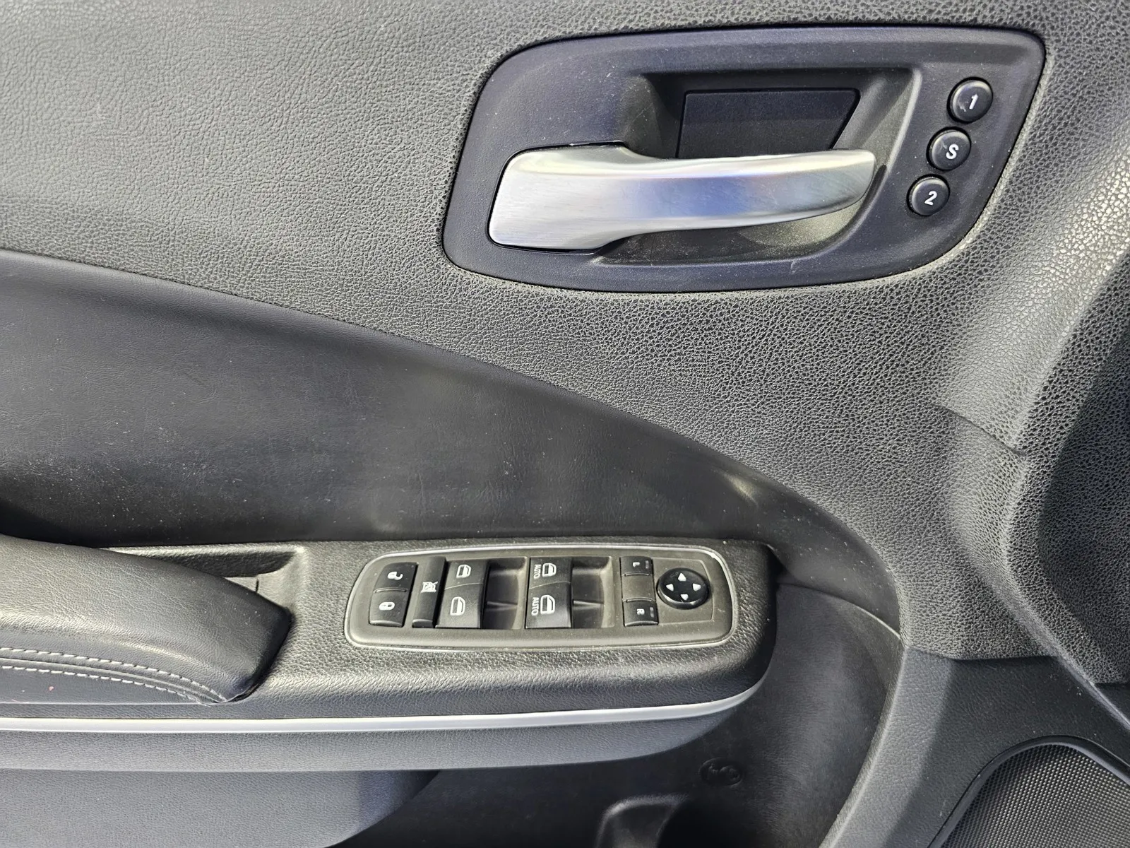 Dodge Charger photo 13