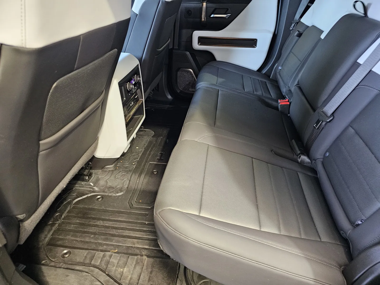 GMC Hummer EV photo 13
