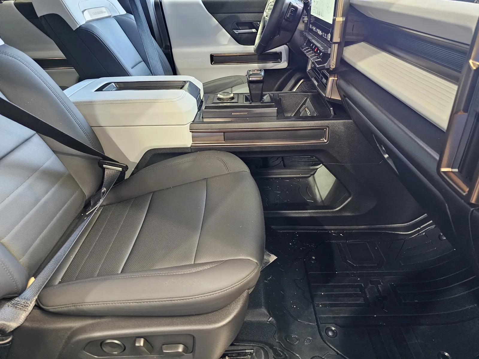 GMC Hummer EV photo 7