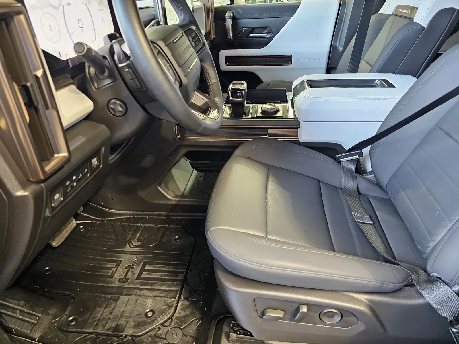 GMC Hummer EV photo 15