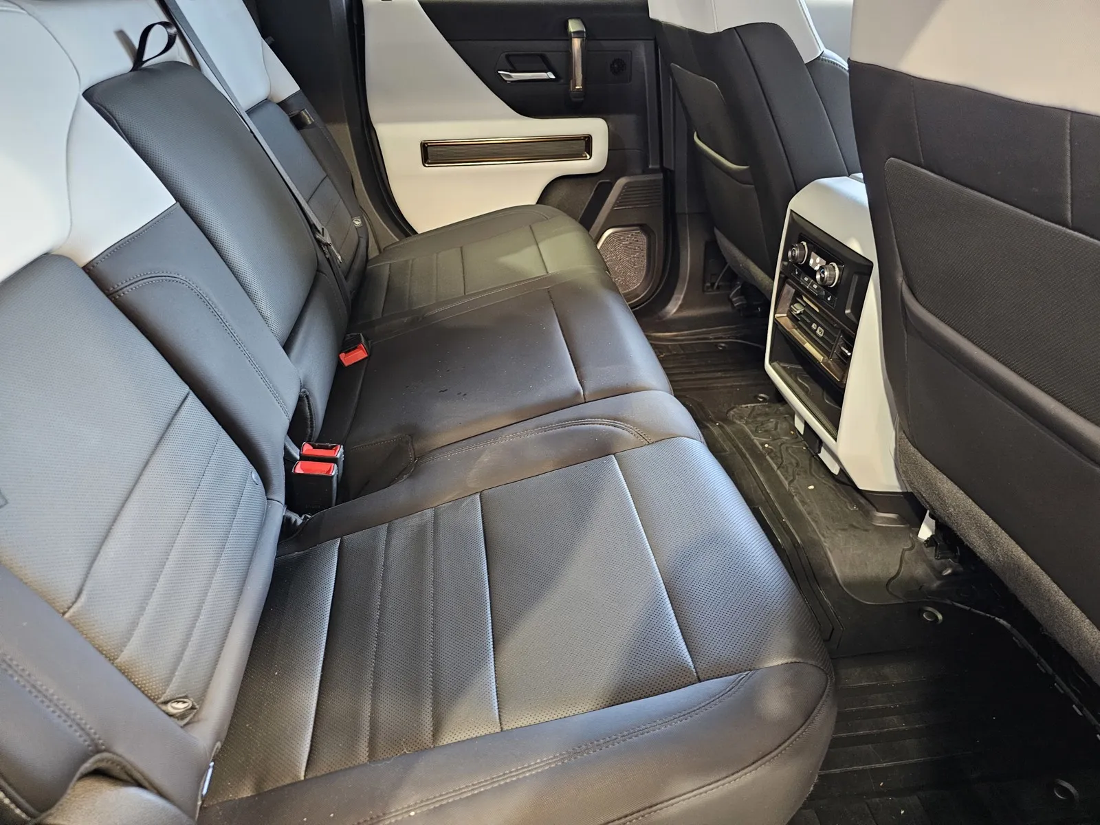 GMC Hummer EV photo 9